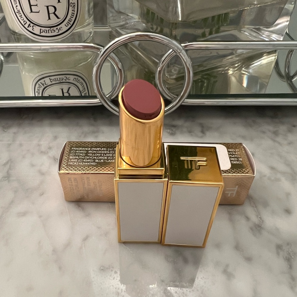 NIB Tom Ford Color Shine Lipstick - shade “Lucsious”